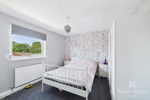 3 bedroom semi-detached house for sale, Taylor Crescent, West Yorkshire WF5