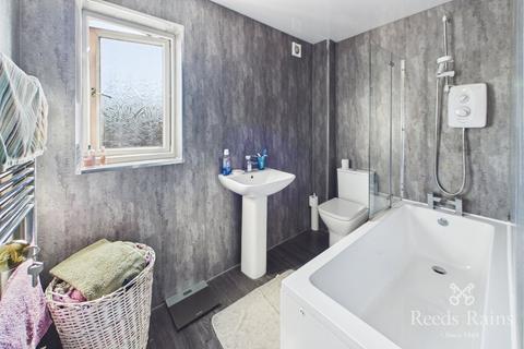 3 bedroom semi-detached house for sale, Taylor Crescent, West Yorkshire WF5