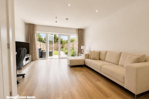 2 bedroom end of terrace house to rent, Dunnock Close, Knebworth SG3