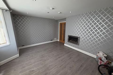3 bedroom semi-detached house to rent, Booth Hall Road, Manchester M9
