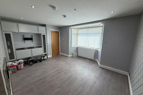 3 bedroom semi-detached house to rent, Booth Hall Road, Manchester M9