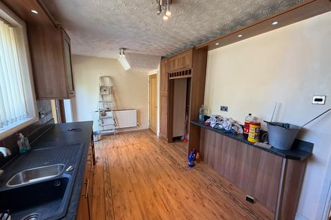 3 bedroom semi-detached house to rent, Booth Hall Road, Manchester M9