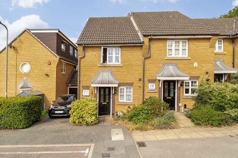 2 bedroom house to rent, Tiverton Way, London NW7