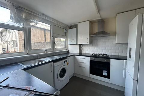 3 bedroom end of terrace house to rent, HOUNSLOW TW5