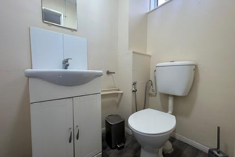 3 bedroom end of terrace house to rent, HOUNSLOW TW5