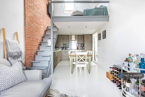 2 bedroom flat to rent, Erlanger House, London, SE14