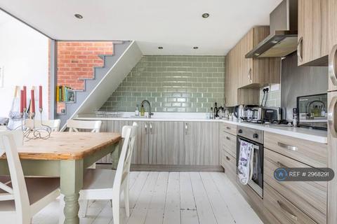 2 bedroom flat to rent, Erlanger House, London, SE14