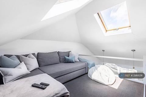 2 bedroom flat to rent, Erlanger House, London, SE14