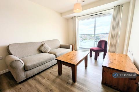 2 bedroom flat to rent, Tillley Road, Feltham, TW13