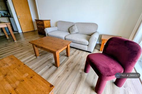 2 bedroom flat to rent, Tillley Road, Feltham, TW13
