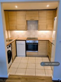 2 bedroom flat to rent, Tillley Road, Feltham, TW13