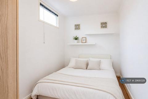 2 bedroom flat to rent, Deptford High Street, London, SE8