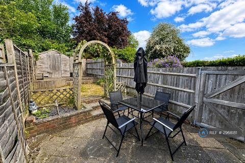 2 bedroom terraced house to rent, Woodside Road, Tonbridge, TN9