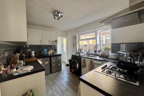 2 bedroom terraced house to rent, Westfield Road, Southsea