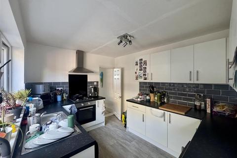 2 bedroom terraced house to rent, Westfield Road, Southsea