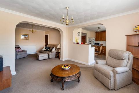 2 bedroom detached bungalow for sale, Trosley Road, Upper Belvedere, DA17