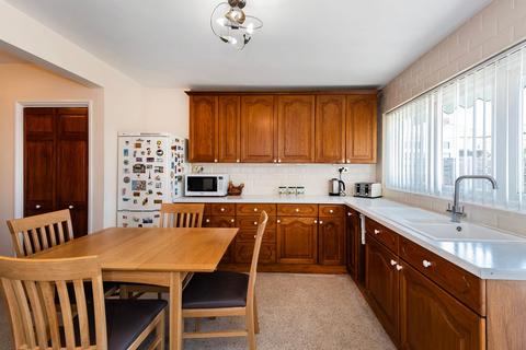 2 bedroom detached bungalow for sale, Trosley Road, Upper Belvedere, DA17