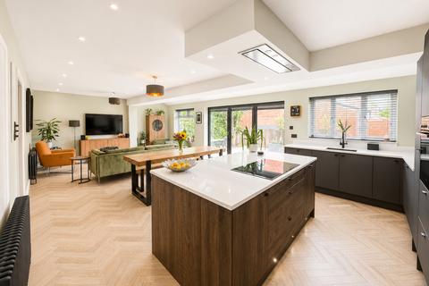 4 bedroom detached house for sale, Tewkesbury Close, Poynton, SK12