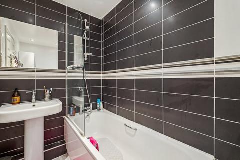 1 bedroom flat for sale, Malthouse Drive, London, W4