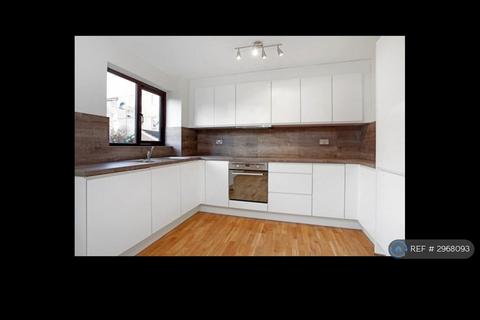 2 bedroom flat to rent, Francis Court, London, SE14