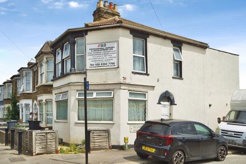 1 bedroom flat for sale, Montagu Road, London, N18