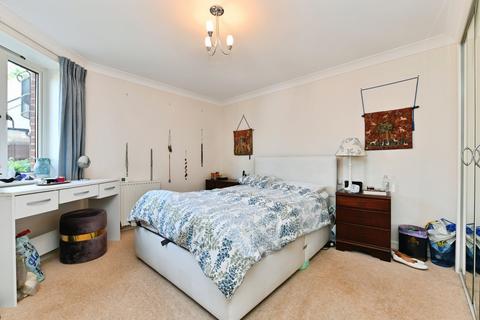 2 bedroom flat for sale, Mondyes Court, Wells, Somerset, BA5