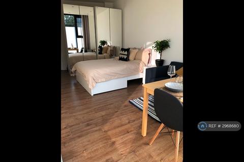 Studio to rent, Tea Building, London, SE4