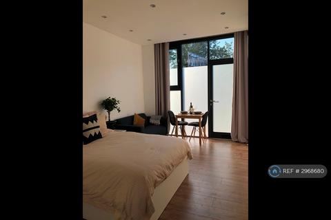 Studio to rent, Tea Building, London, SE4