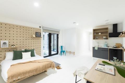 Studio to rent, Commercial Road