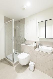 Studio to rent, Commercial Road