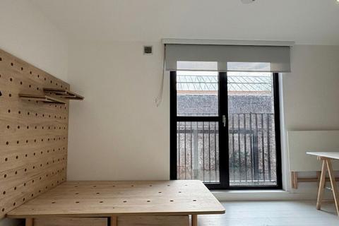 Studio to rent, Commercial Road