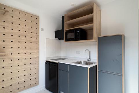 Studio to rent, Commercial Road