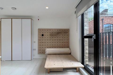 Studio to rent, Commercial Road