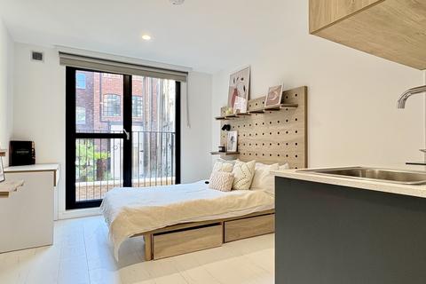 Studio to rent, Commercial Road