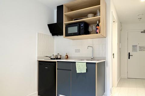 Studio to rent, Commercial Road