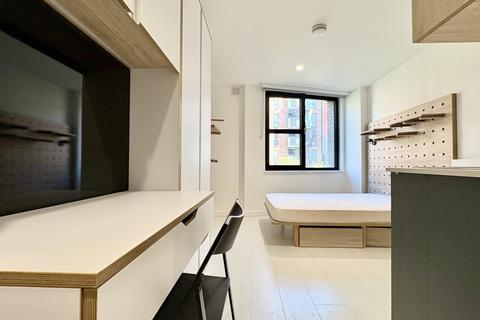 Studio to rent, Commercial Road