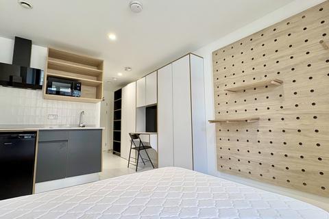 Studio to rent, Commercial Road