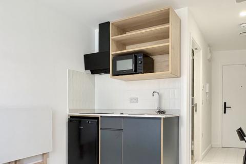 Studio to rent, Commercial Road