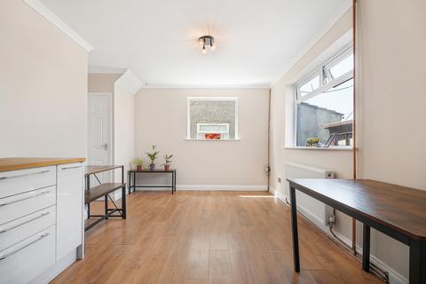 3 bedroom semi-detached house for sale, Chestnut Avenue, Doncaster, DN11