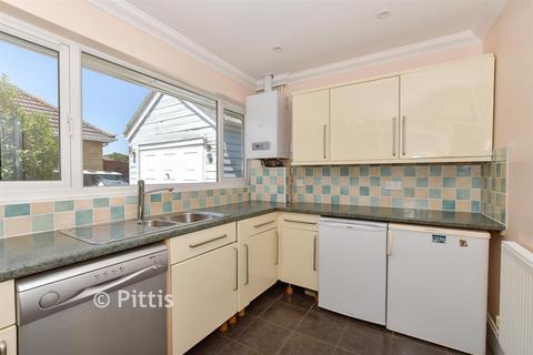 3 bedroom chalet for sale, Roseway Lake, Sandown PO36
