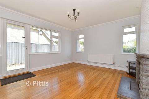 3 bedroom chalet for sale, Roseway Lake, Sandown PO36