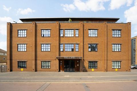 2 bedroom flat to rent, Grenville Place, London NW7