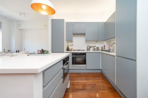 2 bedroom flat to rent, Grenville Place, London NW7