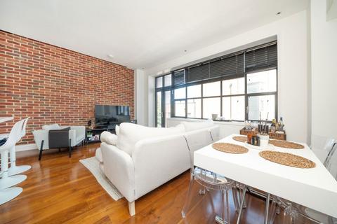 2 bedroom flat to rent, Grenville Place, London NW7