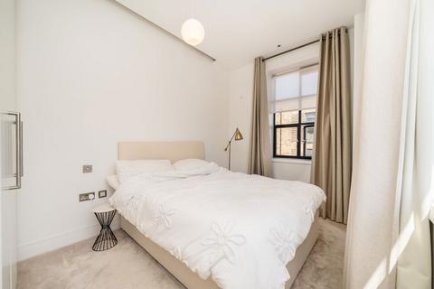 2 bedroom flat to rent, Grenville Place, London NW7