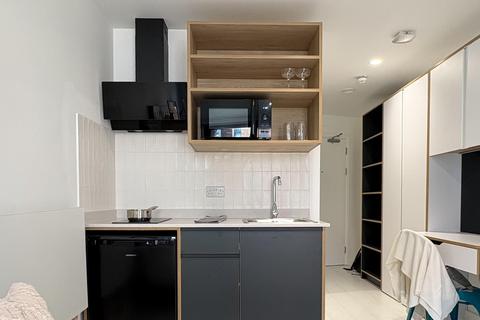 Studio to rent, Commercial Road