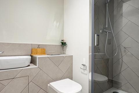Studio to rent, Commercial Road