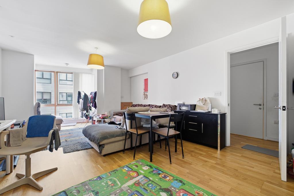 Apartment in Reading - View 4