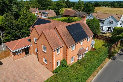 4 bedroom semi-detached house for sale, Knight Close, Fleet GU51