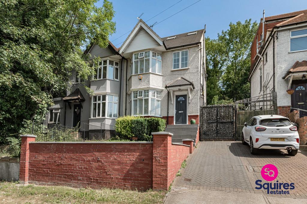 Detached house exterior, driveway